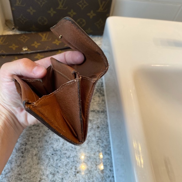 SOLD• Louis Vuitton Monogram Card Case - Picture 10 of 12